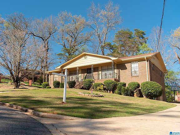 3rd image of 132 Pine Tree Cir