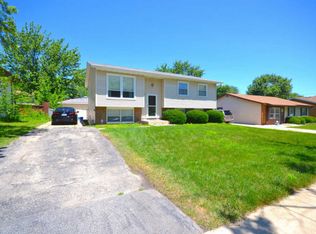 750 Lily Cache Ln, Bolingbrook, IL 60440