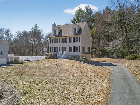 3rd image of 12 Hammond Farm Rd