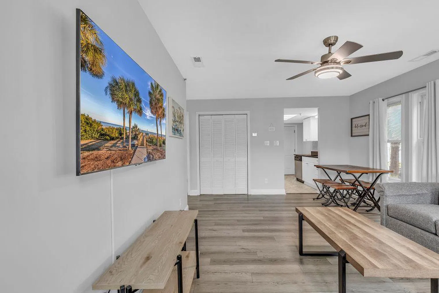 2 bed, 2.0 bath, 796 sqft, $4,232 — Photo 4