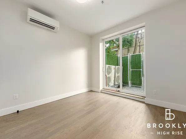 1692 Pacific Street image 5 of 10