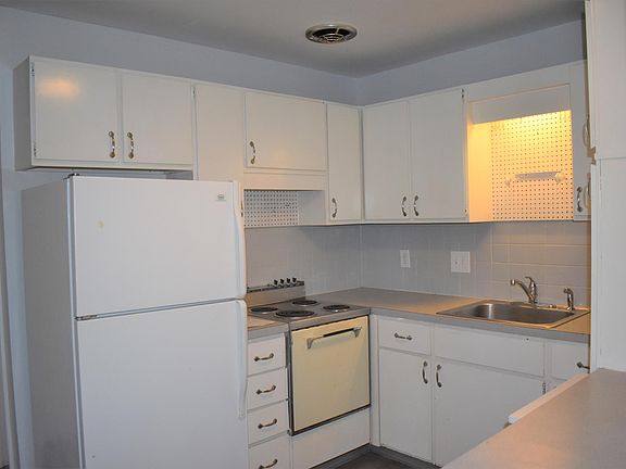 5th image of 67 E Kossuth St #B