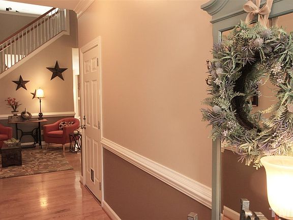 3rd image of 608 Bartlett Cir