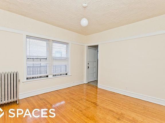 4th image of 1440 W Cuyler Ave