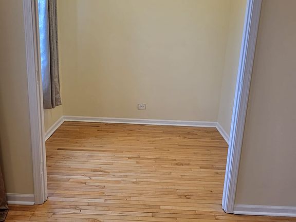 4th image of 2342 W Barry Ave #1