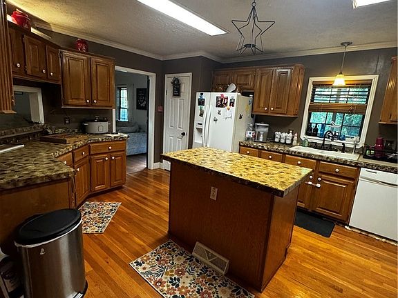 3rd image of 173 Kanawha Branch Rd