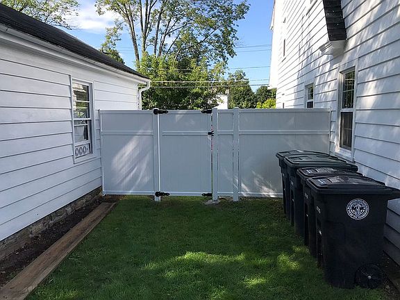 Vinyl Fenced Yard 2018