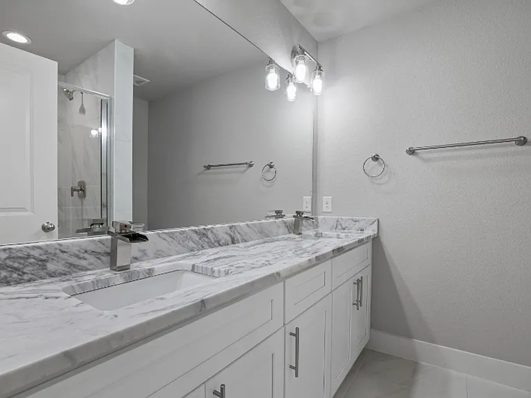 2327 Harding St — Photo 2