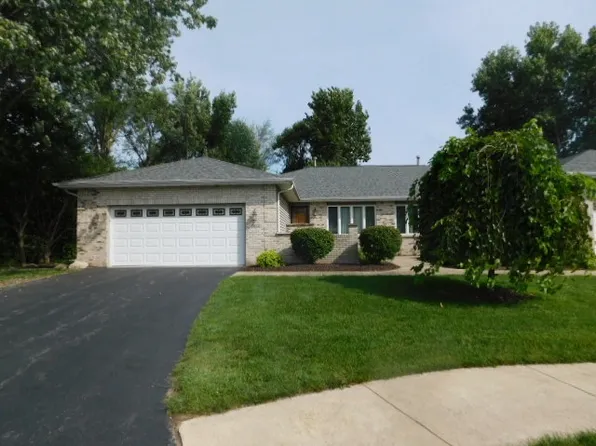 5032 Hermitage Trl, Rockford, IL 61114