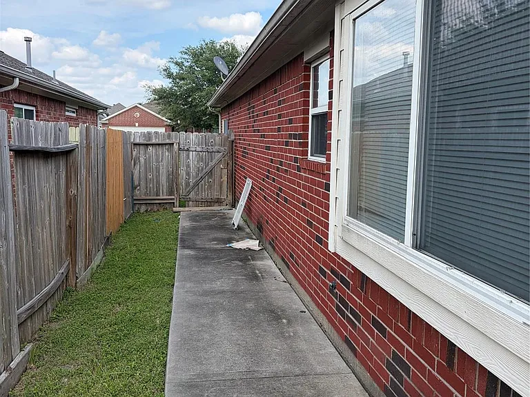 7214 Crescent Mills Dr — Photo 23