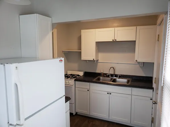 1317 E Locust St, Davenport, IA 52803