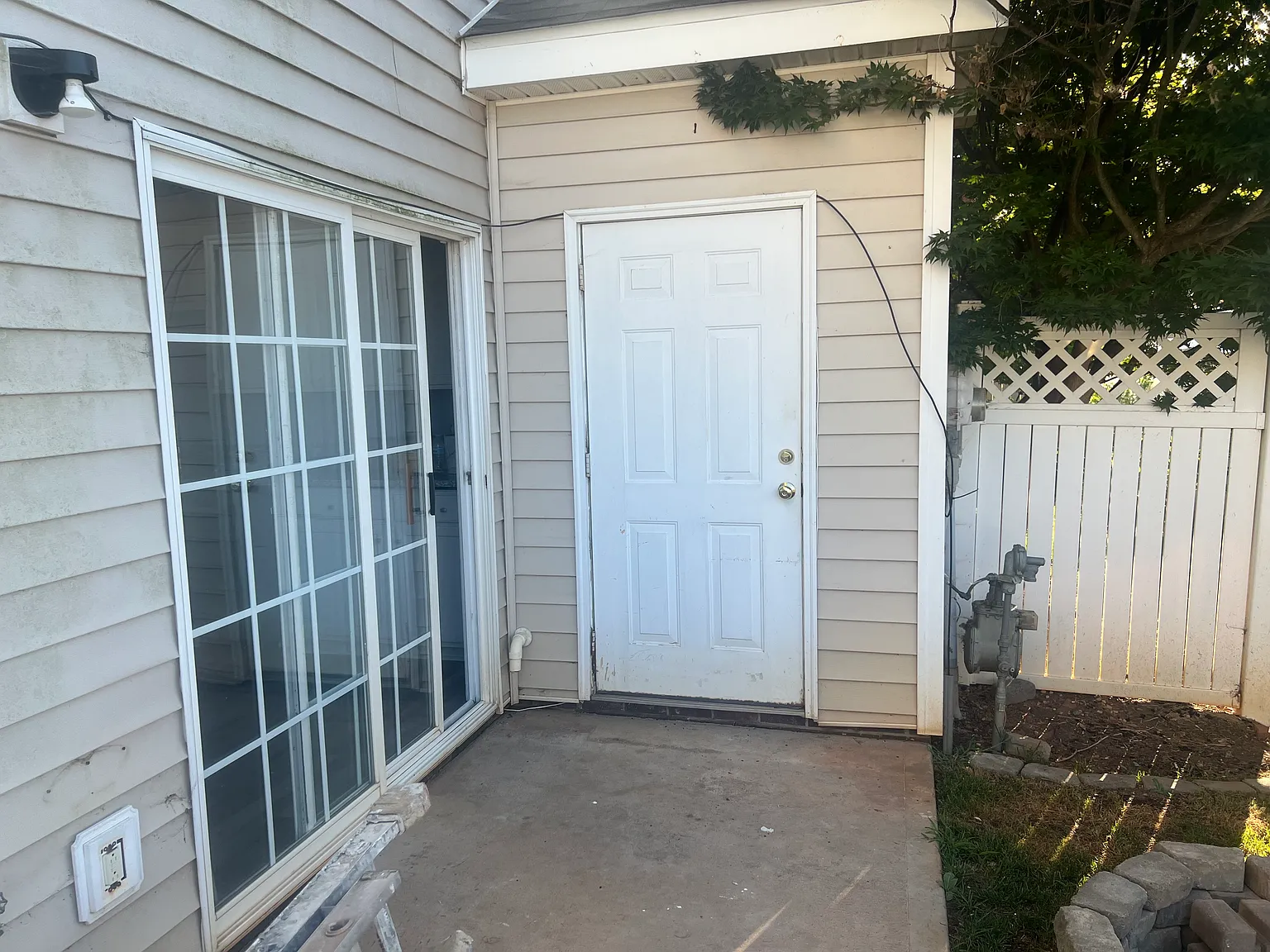 3 bed, 2.5 bath, 1716 sqft, $1,725 — Photo 3