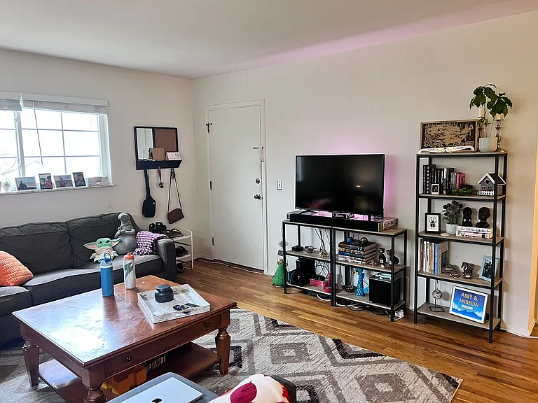 1241 Corbett St #4 — Photo 9