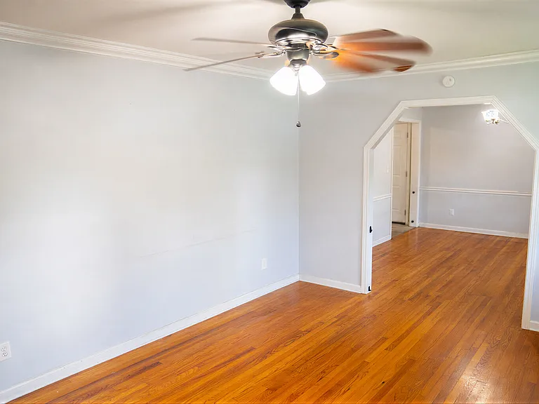 1910 Honeycut Ln — Photo 8
