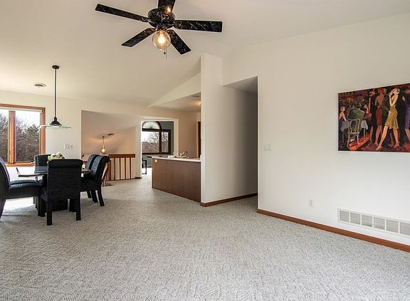 5th image of 6118 Garrett Ln