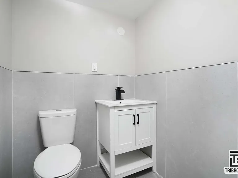 1860 Putnam Ave #1C — Photo 9
