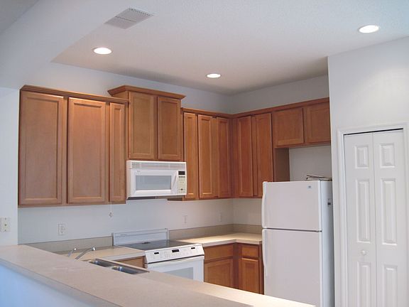 3rd image of 1027 Saint Ives Ct