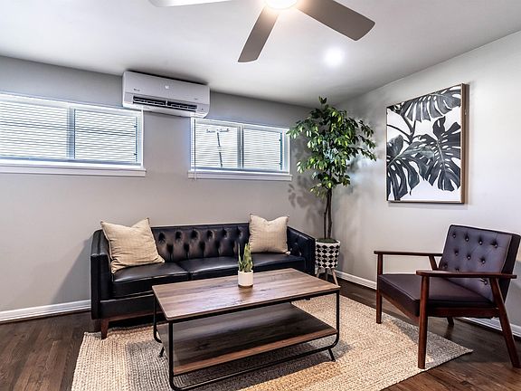 3rd image of 1602 Bonnie Brae St #11057037