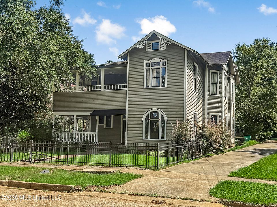 1st image of 311 W Michigan Ave
