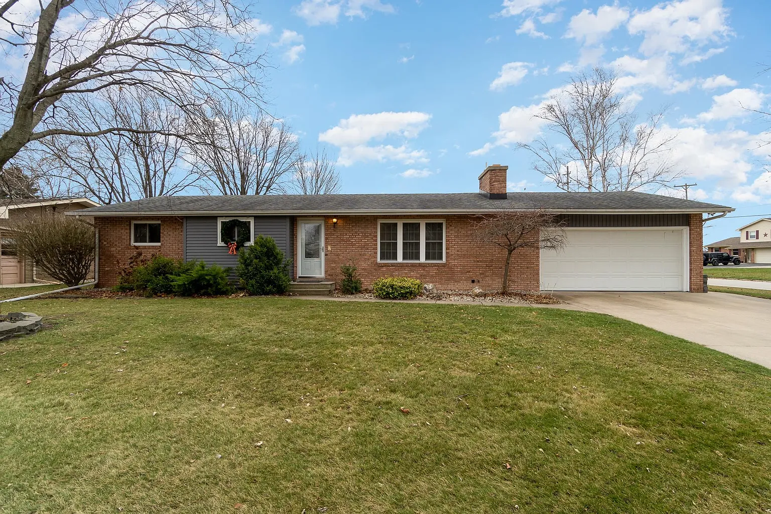 2916 Thunderbird Dr photo 1