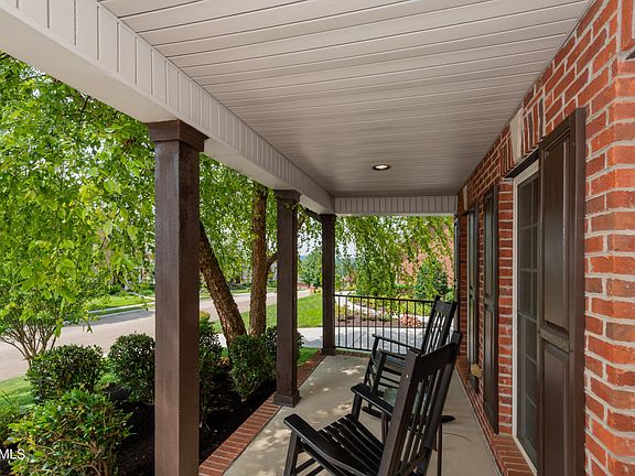 5th image of 223 Brooke Valley Blvd