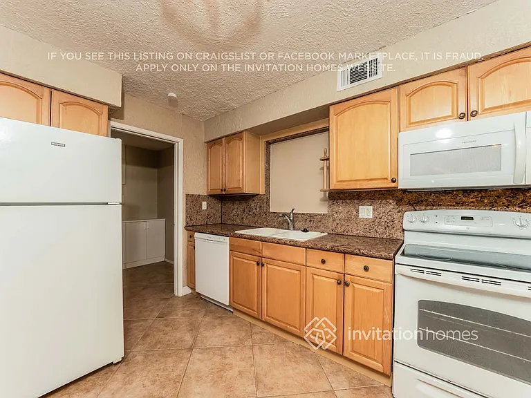1612 NW 5th St — Photo 9