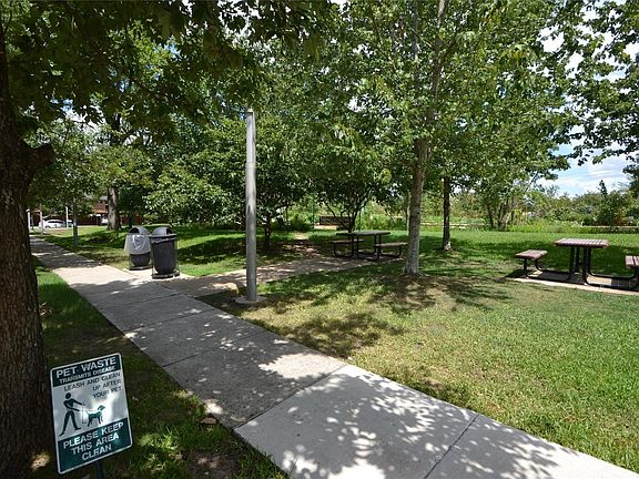5th image of 1517 Bonnie Brae St APT 4