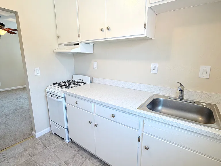 2327 5th St #B — Photo 7