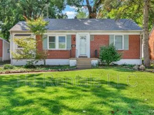 1305 S New Florissant Rd, Florissant, MO 63031