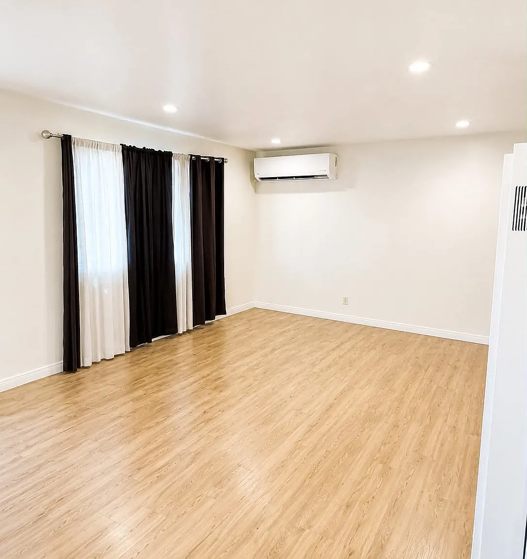 2 bed, 876 sqft, $2,250 — Photo 2