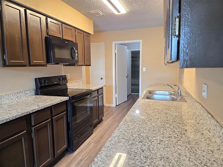 13427 Juniper Point Dr — Photo 16