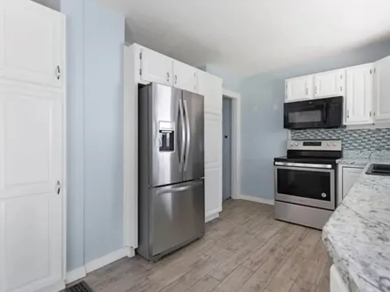 16 Wellington Rd — Photo 5