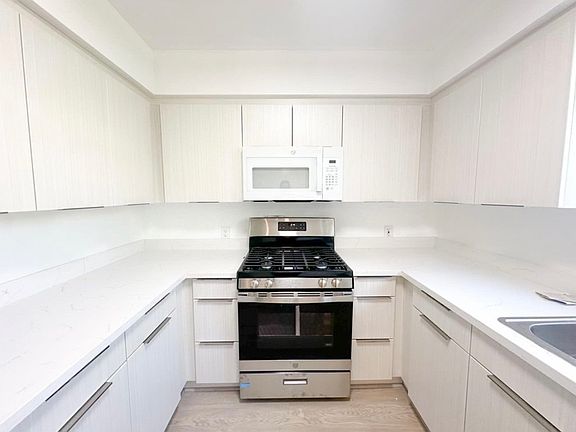 2nd image of 1038 10th St APT 4