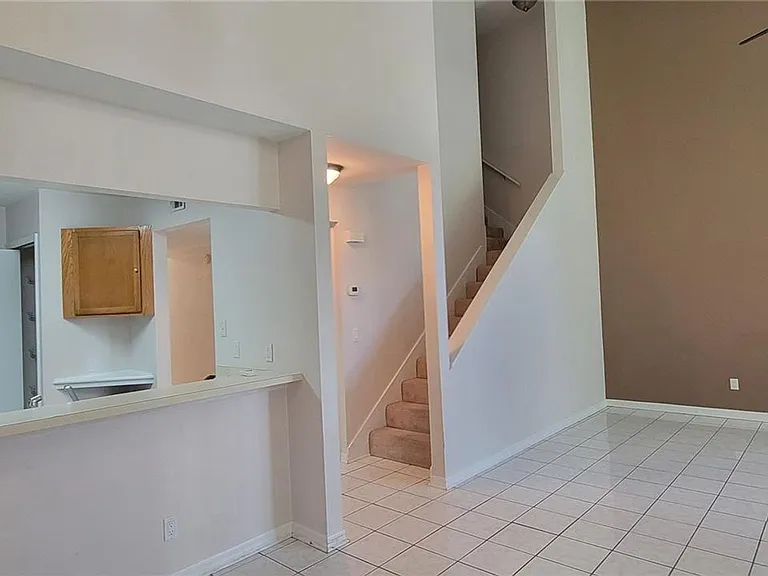 340 NW 48th Blvd — Photo 3