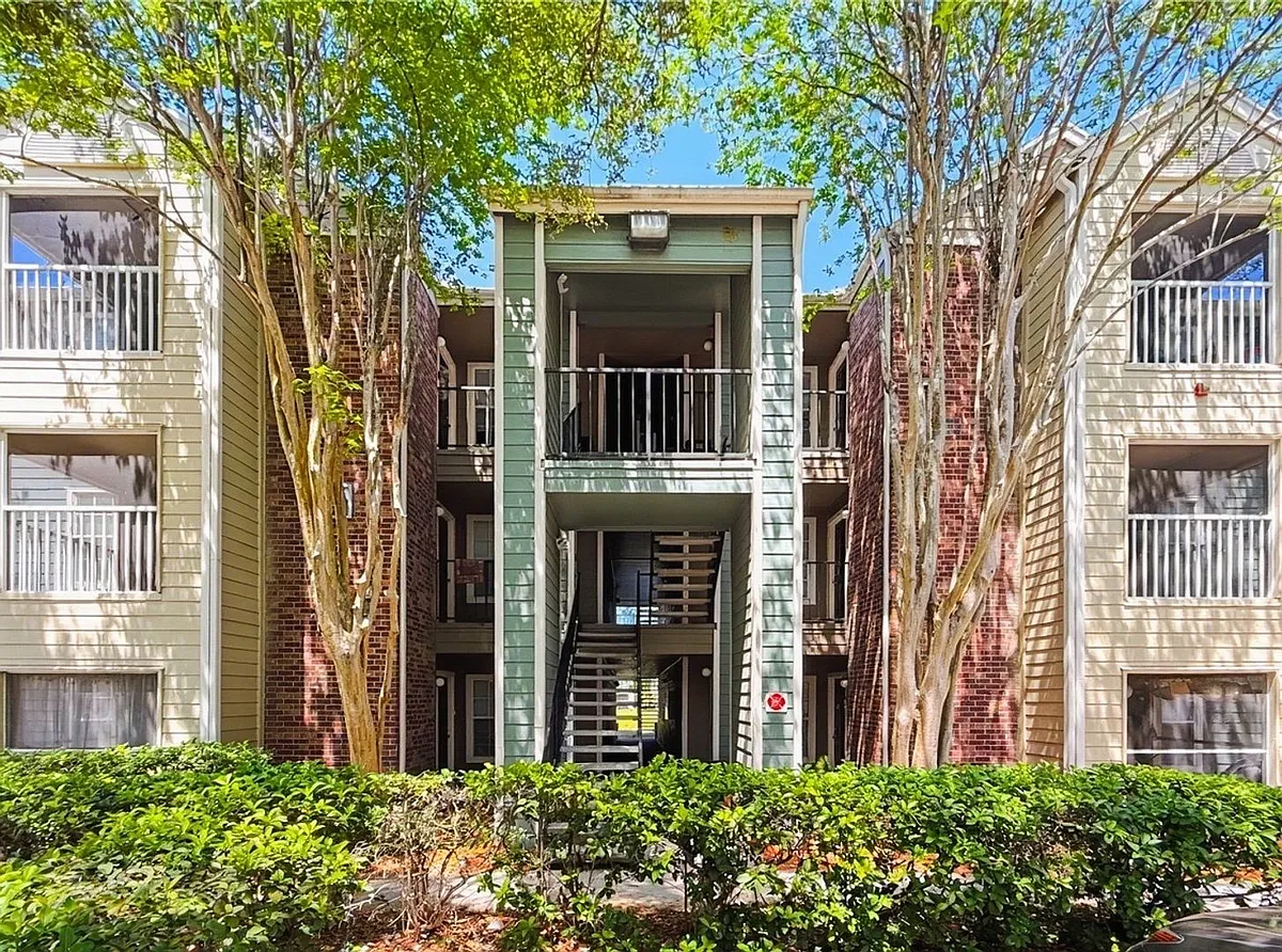 Photo 2 of 36 - 5124 Park Central Dr #527 - Orlando, FL Building Photo - 5124 Park Central Dr #527