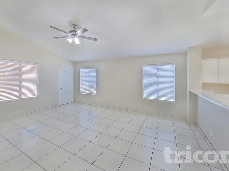 9002 W Palm Ln — Photo 3