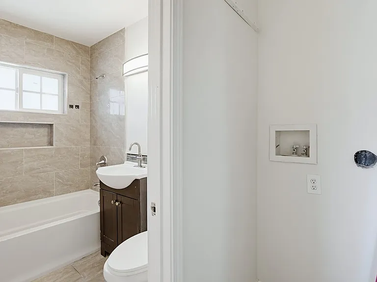 4255 1/2 Altadena Ave — Photo 17