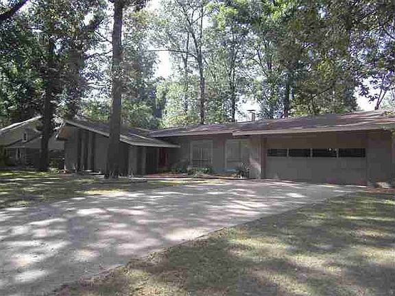 2nd image of 122 Choctaw Dr