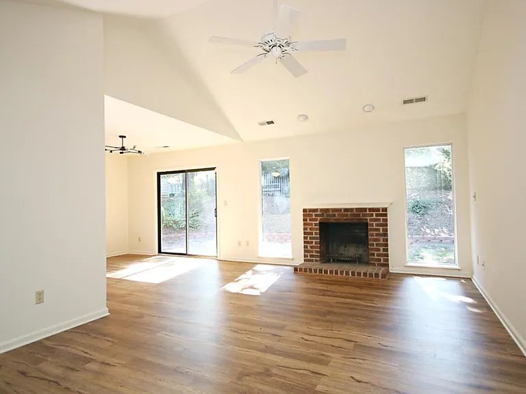 439 Hidden Ridge Rd — Photo 2