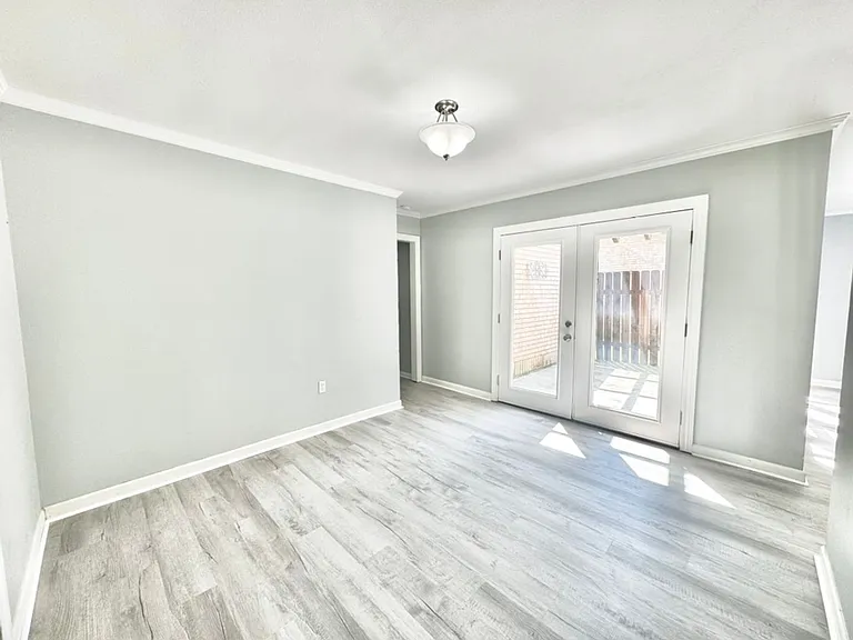 15826 New Market Dr — Photo 4