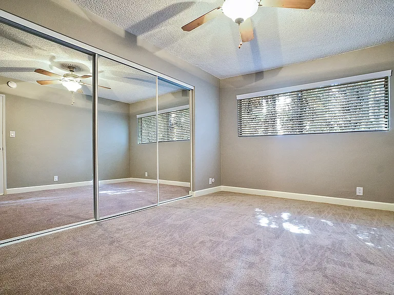 5112 Laurel Cyn Apartments — Photo 20