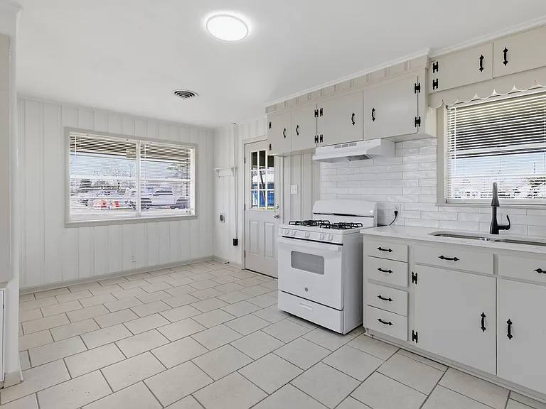 628 Urban St — Photo 4