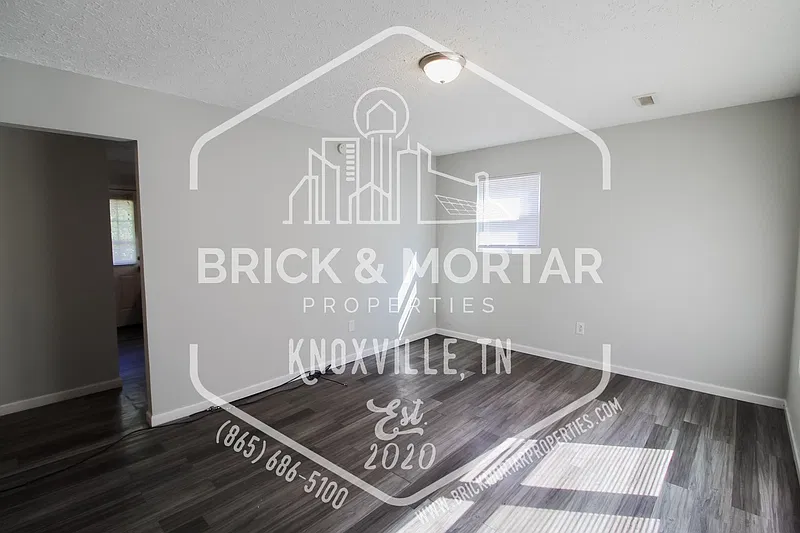 3 bed, 1.0 bath, 900 sqft, $1,600 — Photo 4