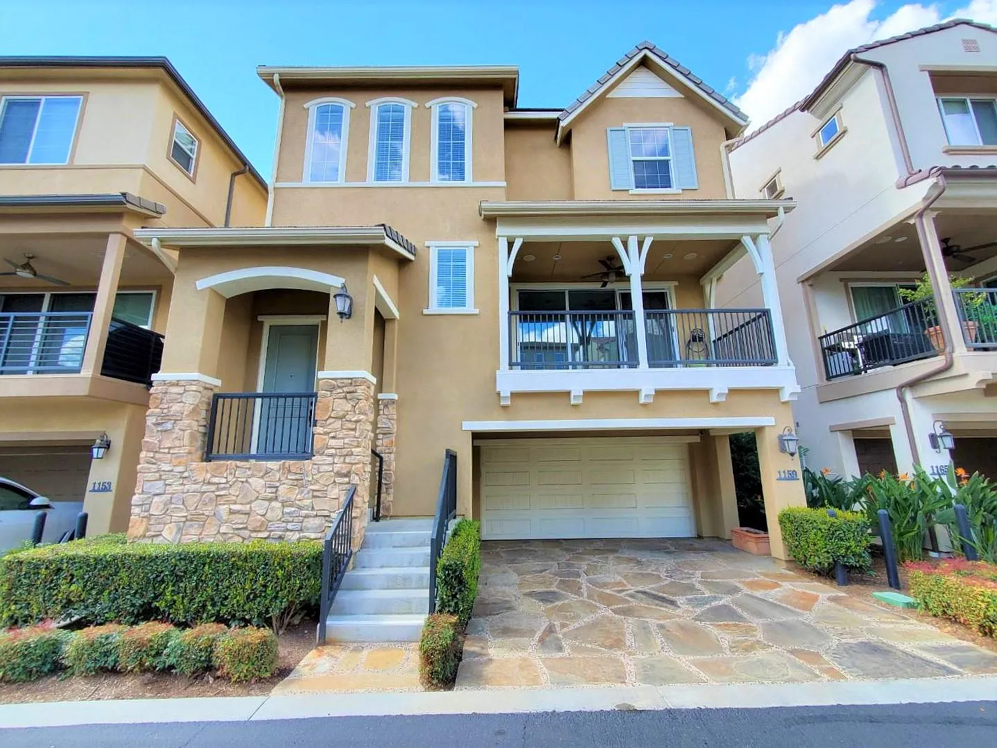 5 bed, 2267 sqft, $5,000 — Photo 2
