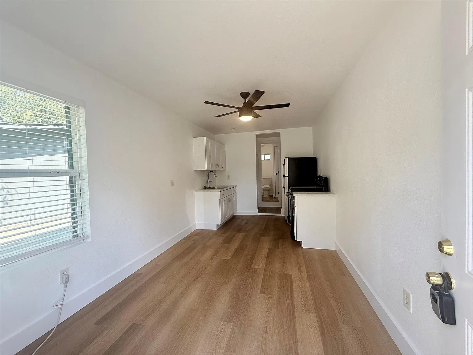 Studio, 1.0 bath, 600 sqft, $950 — Photo 3