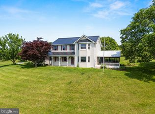 39 Kempton Rd, Kempton, PA 19529