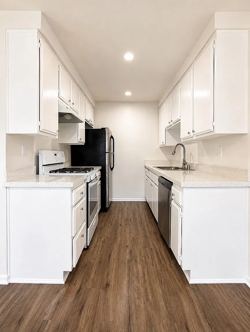 4727 Kester Ave — Photo 3