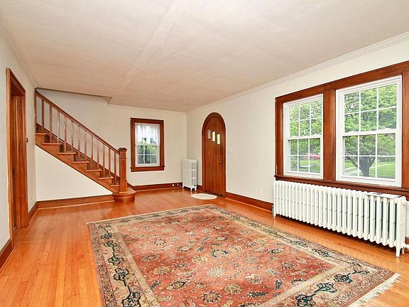 5th image of 2721 Cumberland St NW