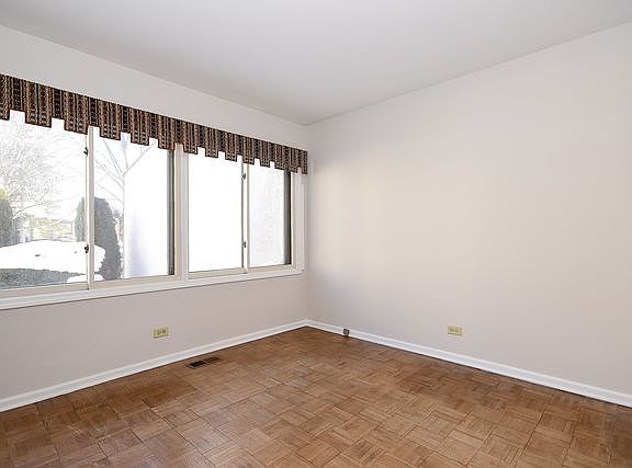 2nd image of 3 Buttonwood Ct