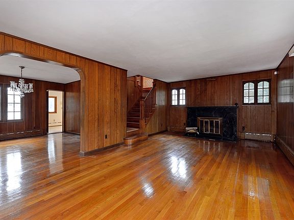 5th image of 195 Bedell Ave